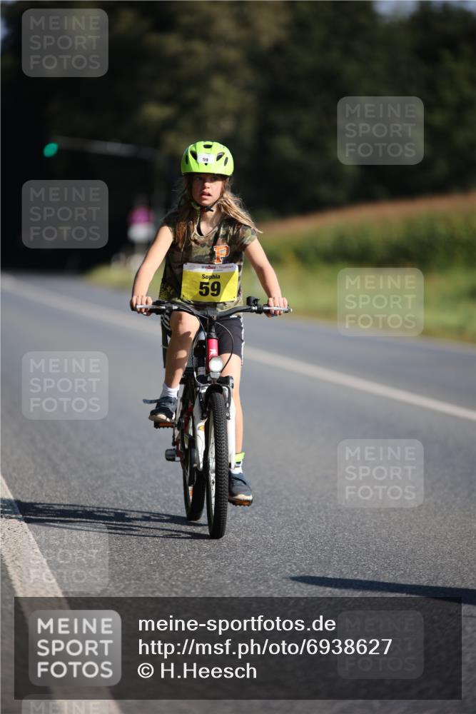 01.09.2024 - 17. Tribühne Triathlon H.Heesch http://msf.ph/oto/6938627 01.09.2024 10:05:27 Radfahren 59 meine-sportfotos.de