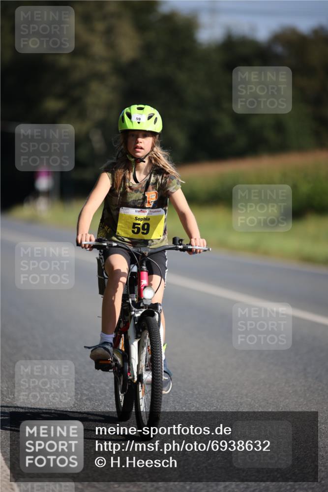 01.09.2024 - 17. Tribühne Triathlon H.Heesch http://msf.ph/oto/6938632 01.09.2024 10:05:28 Radfahren 59 meine-sportfotos.de