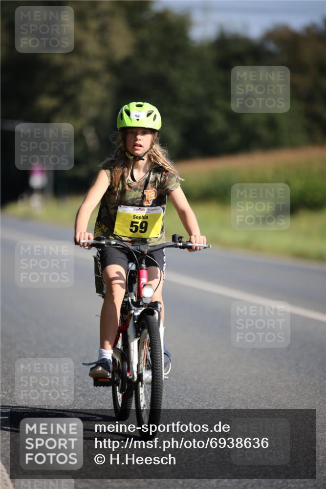 01.09.2024 - 17. Tribühne Triathlon H.Heesch http://msf.ph/oto/6938636 01.09.2024 10:05:28 Radfahren 59 meine-sportfotos.de
