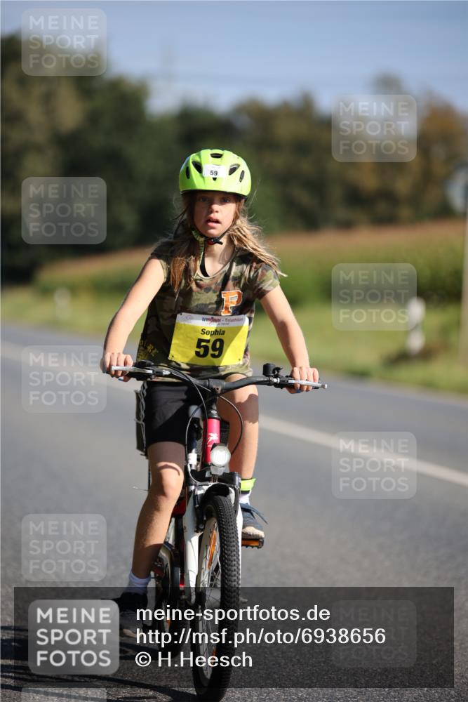 01.09.2024 - 17. Tribühne Triathlon H.Heesch http://msf.ph/oto/6938656 01.09.2024 10:05:29 Radfahren 59 meine-sportfotos.de
