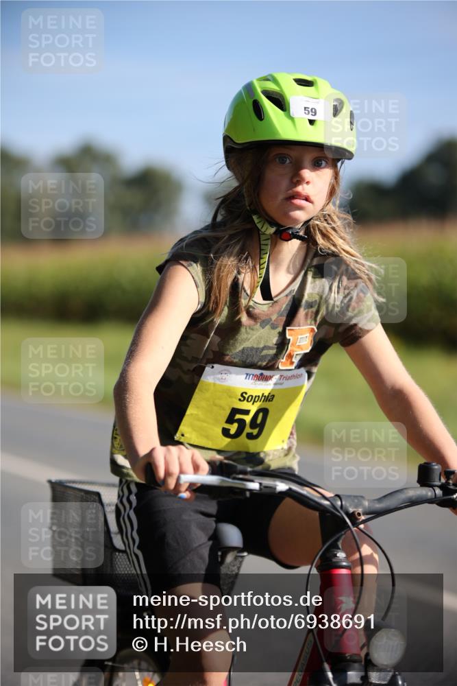 01.09.2024 - 17. Tribühne Triathlon H.Heesch http://msf.ph/oto/6938691 01.09.2024 10:05:30 Radfahren 59 meine-sportfotos.de