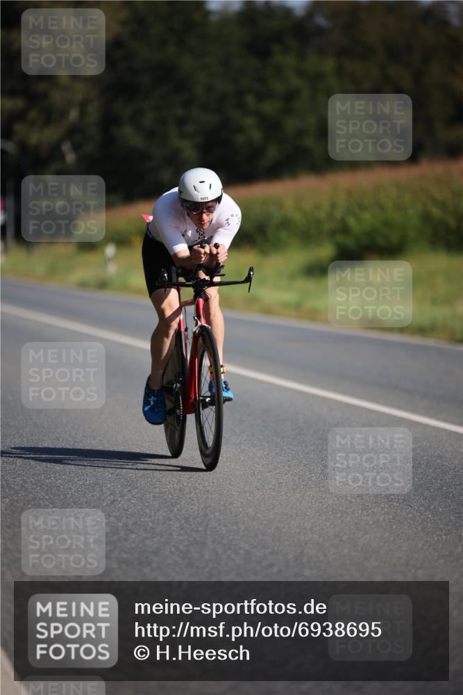 01.09.2024 - 17. Tribühne Triathlon H.Heesch http://msf.ph/oto/6938695 01.09.2024 10:23:53 Radfahren 1075 meine-sportfotos.de