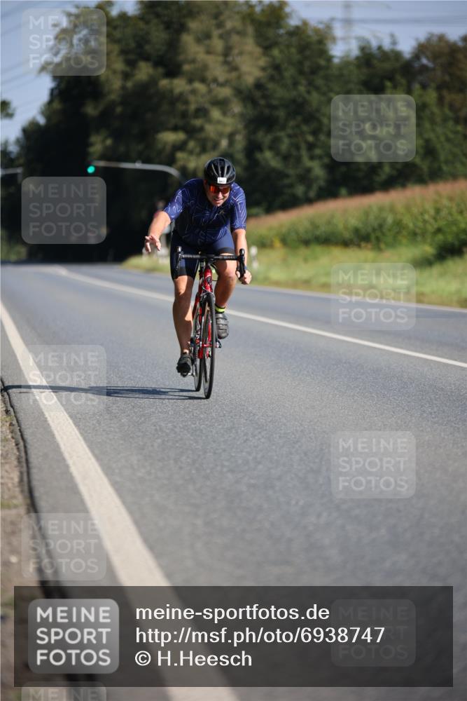 01.09.2024 - 17. Tribühne Triathlon H.Heesch http://msf.ph/oto/6938747 01.09.2024 10:26:04 Radfahren 1077 meine-sportfotos.de