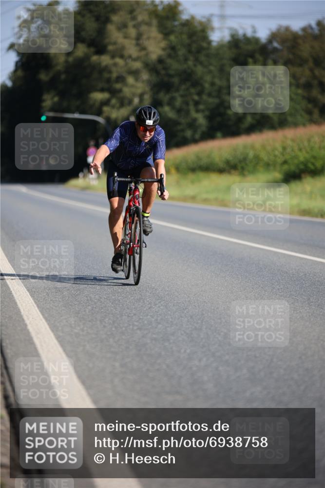 01.09.2024 - 17. Tribühne Triathlon H.Heesch http://msf.ph/oto/6938758 01.09.2024 10:26:04 Radfahren 1077 meine-sportfotos.de