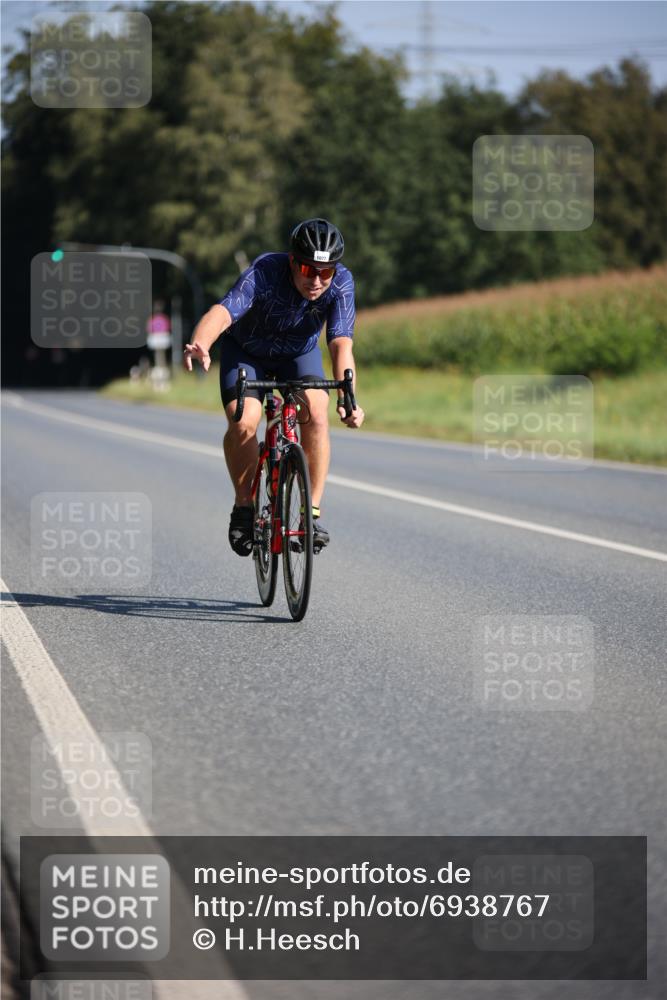 01.09.2024 - 17. Tribühne Triathlon H.Heesch http://msf.ph/oto/6938767 01.09.2024 10:26:04 Radfahren 1077 meine-sportfotos.de
