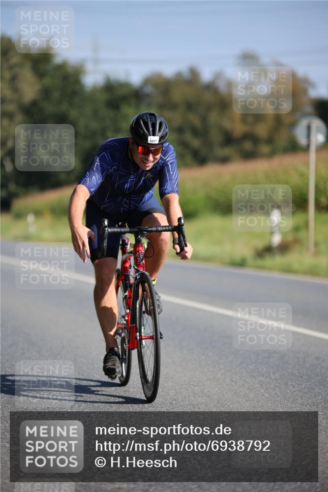 01.09.2024 - 17. Tribühne Triathlon H.Heesch http://msf.ph/oto/6938792 01.09.2024 10:26:05 Radfahren 1077 meine-sportfotos.de