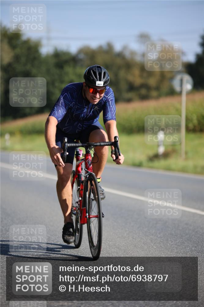 01.09.2024 - 17. Tribühne Triathlon H.Heesch http://msf.ph/oto/6938797 01.09.2024 10:26:05 Radfahren 1077 meine-sportfotos.de