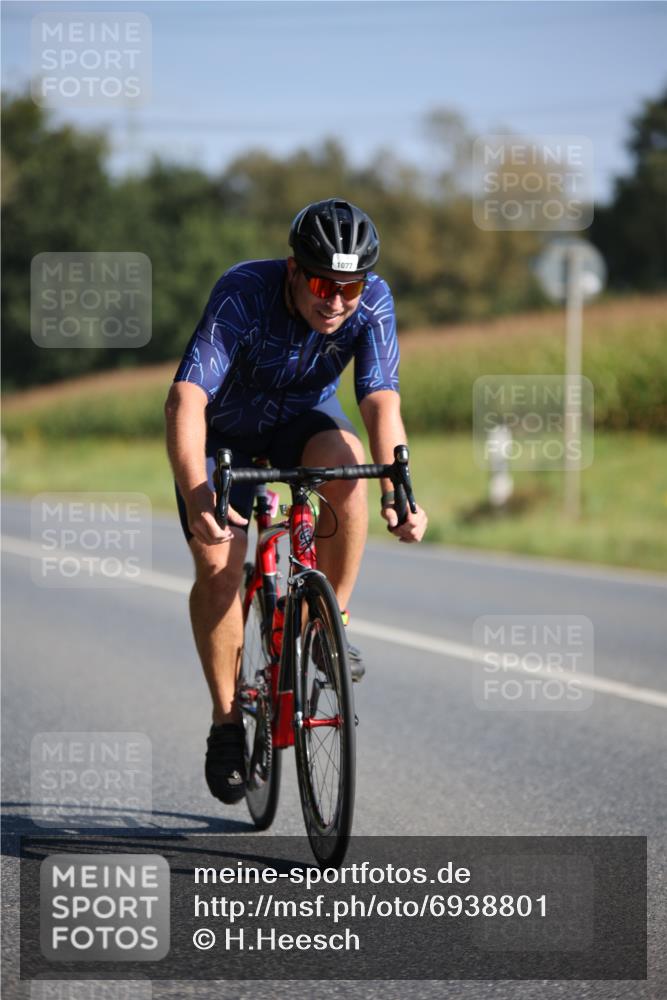 01.09.2024 - 17. Tribühne Triathlon H.Heesch http://msf.ph/oto/6938801 01.09.2024 10:26:05 Radfahren 1077 meine-sportfotos.de