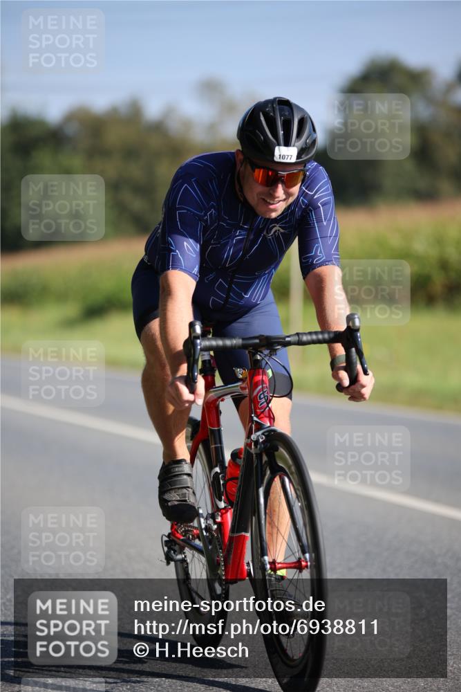 01.09.2024 - 17. Tribühne Triathlon H.Heesch http://msf.ph/oto/6938811 01.09.2024 10:26:05 Radfahren 1077 meine-sportfotos.de