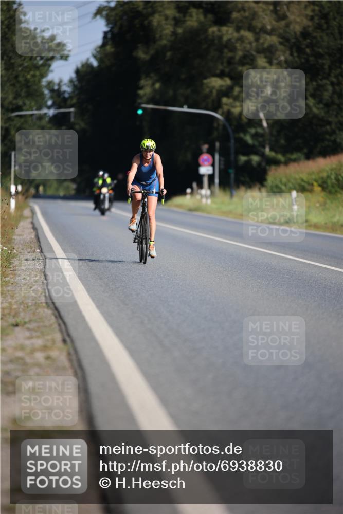 01.09.2024 - 17. Tribühne Triathlon H.Heesch http://msf.ph/oto/6938830 01.09.2024 10:26:42 Radfahren 146 meine-sportfotos.de