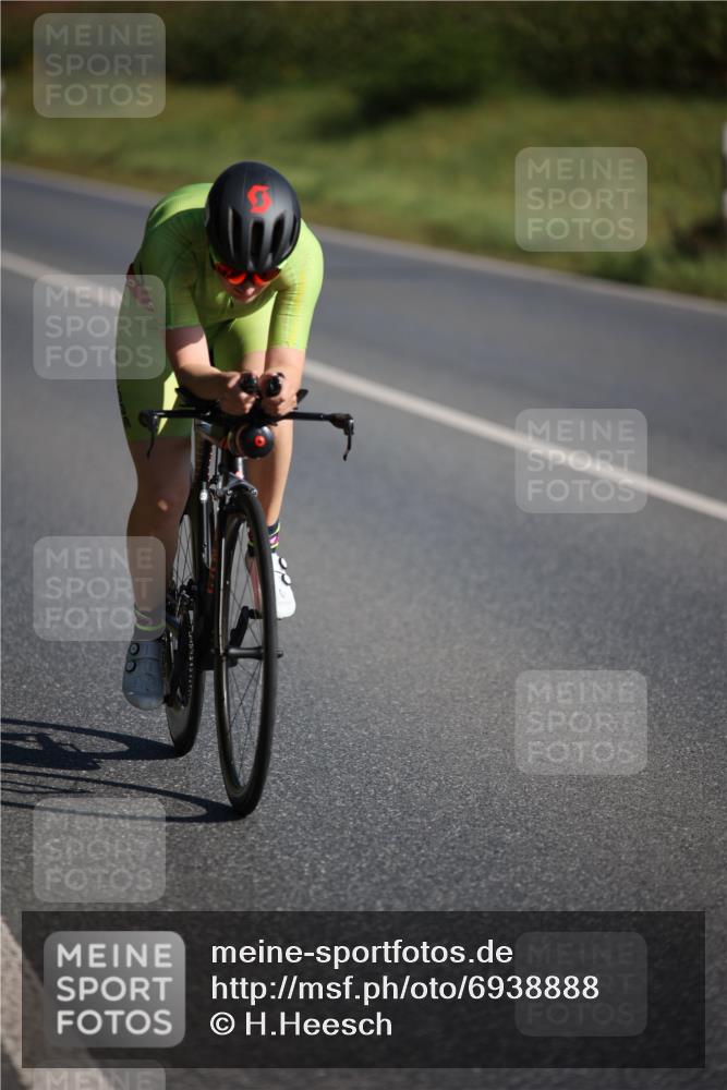 01.09.2024 - 17. Tribühne Triathlon H.Heesch http://msf.ph/oto/6938888 01.09.2024 10:27:28 Radfahren 1069 meine-sportfotos.de