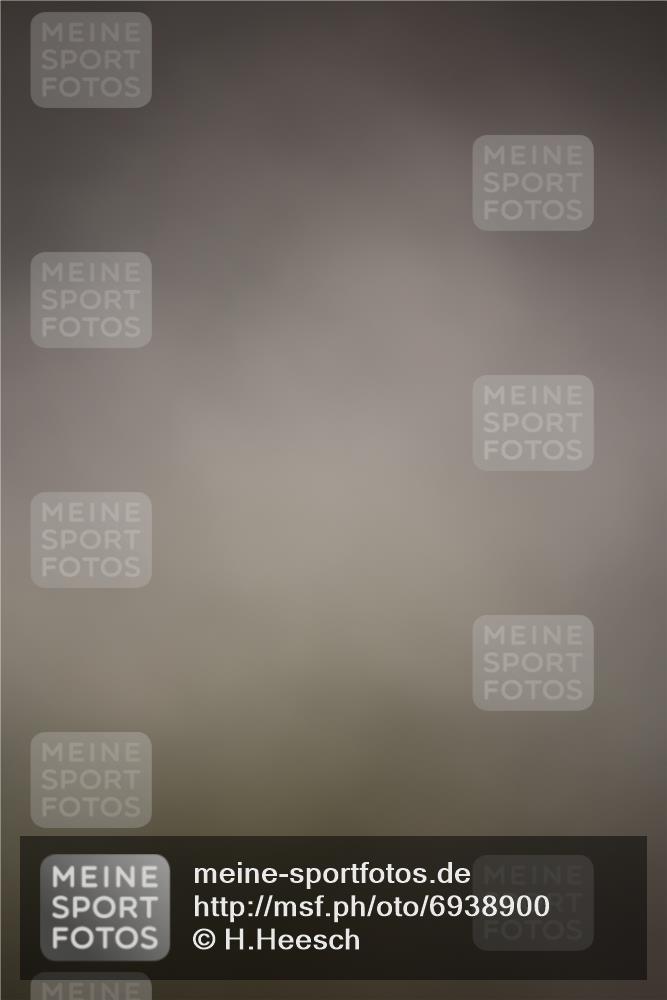 01.09.2024 - 17. Tribühne Triathlon H.Heesch http://msf.ph/oto/6938900 01.09.2024 10:27:36 Radfahren  meine-sportfotos.de