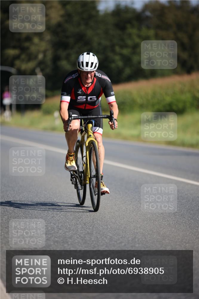 01.09.2024 - 17. Tribühne Triathlon H.Heesch http://msf.ph/oto/6938905 01.09.2024 10:28:27 Radfahren 143 meine-sportfotos.de