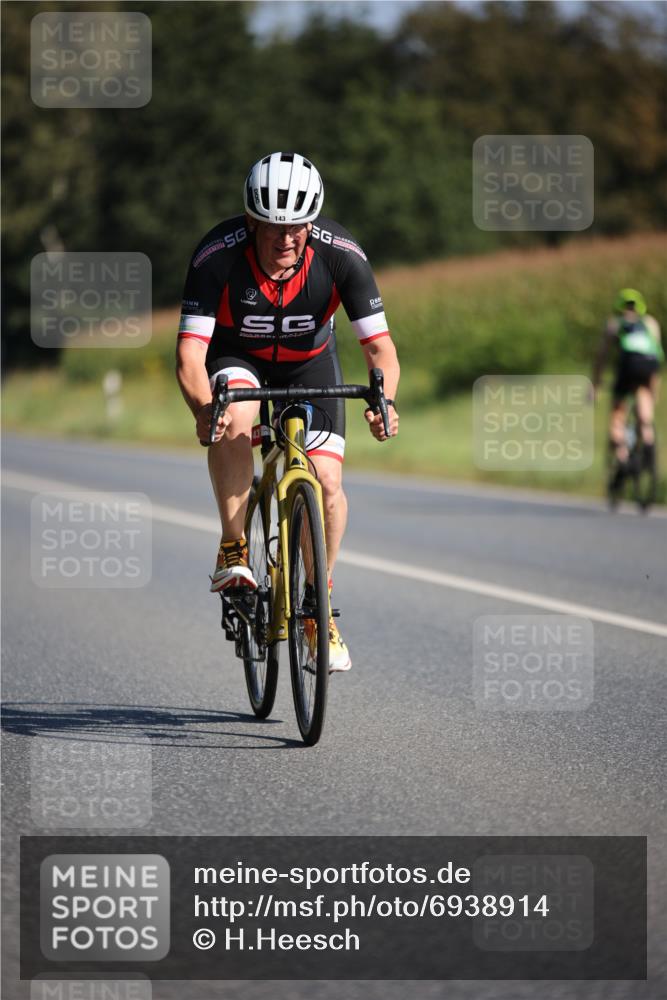 01.09.2024 - 17. Tribühne Triathlon H.Heesch http://msf.ph/oto/6938914 01.09.2024 10:28:27 Radfahren 143 meine-sportfotos.de