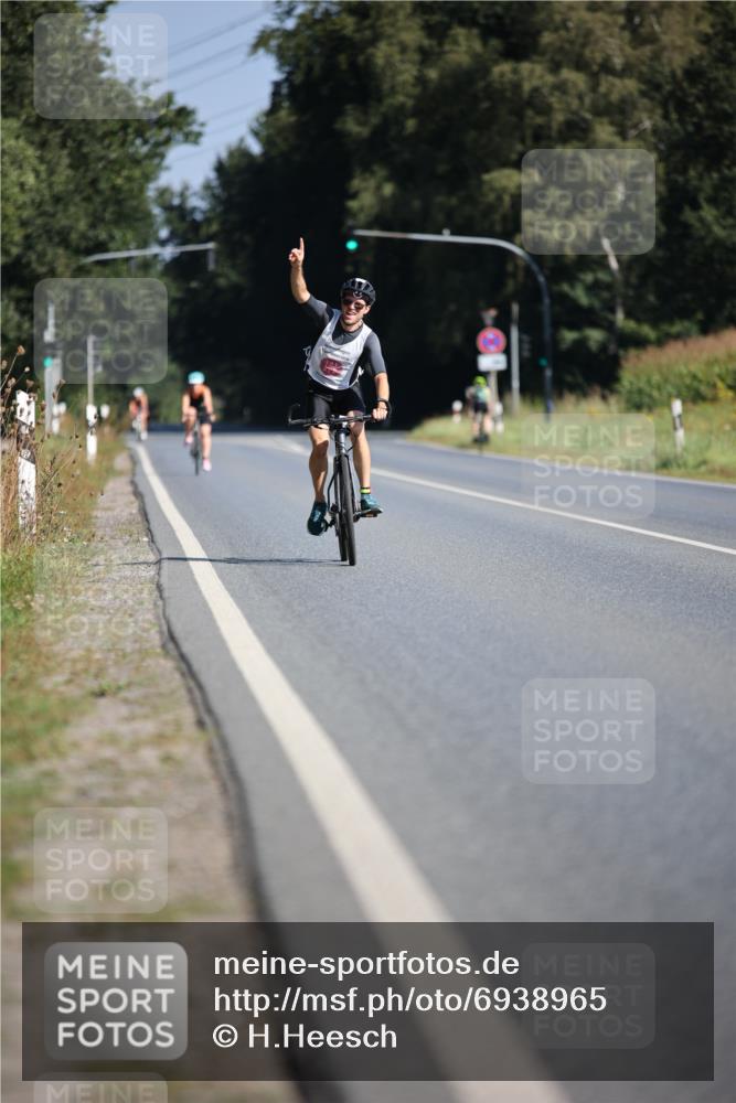 01.09.2024 - 17. Tribühne Triathlon H.Heesch http://msf.ph/oto/6938965 01.09.2024 10:28:36 Radfahren 153, 156, 256 meine-sportfotos.de