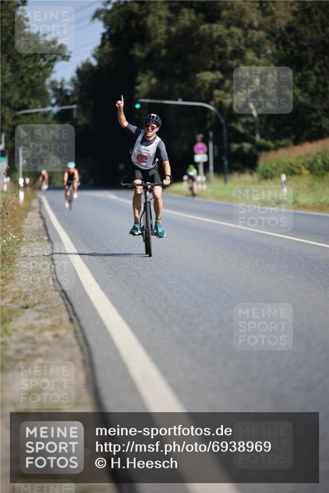 01.09.2024 - 17. Tribühne Triathlon H.Heesch http://msf.ph/oto/6938969 01.09.2024 10:28:37 Radfahren 153, 156, 256 meine-sportfotos.de