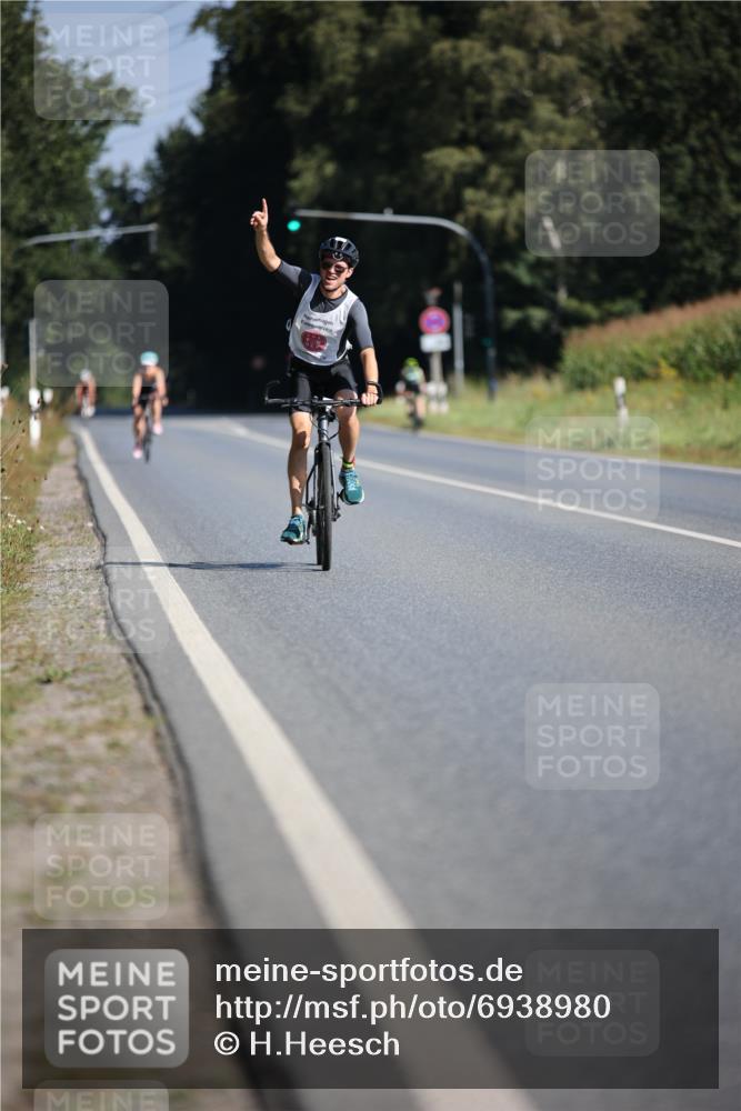 01.09.2024 - 17. Tribühne Triathlon H.Heesch http://msf.ph/oto/6938980 01.09.2024 10:28:37 Radfahren 153, 156, 256 meine-sportfotos.de
