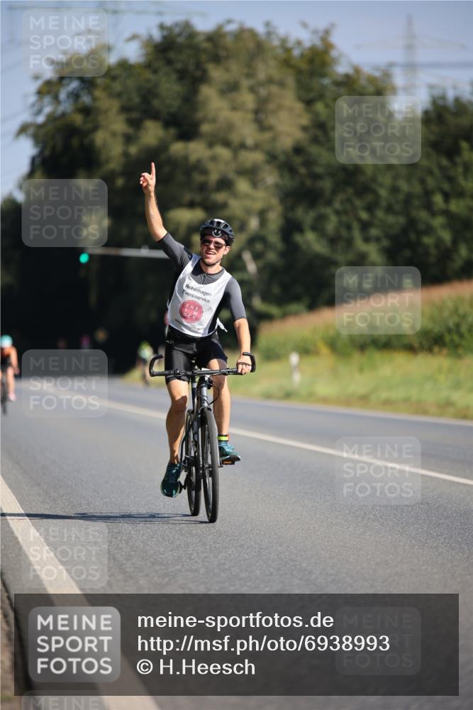 01.09.2024 - 17. Tribühne Triathlon H.Heesch http://msf.ph/oto/6938993 01.09.2024 10:28:38 Radfahren 153, 156, 256 meine-sportfotos.de