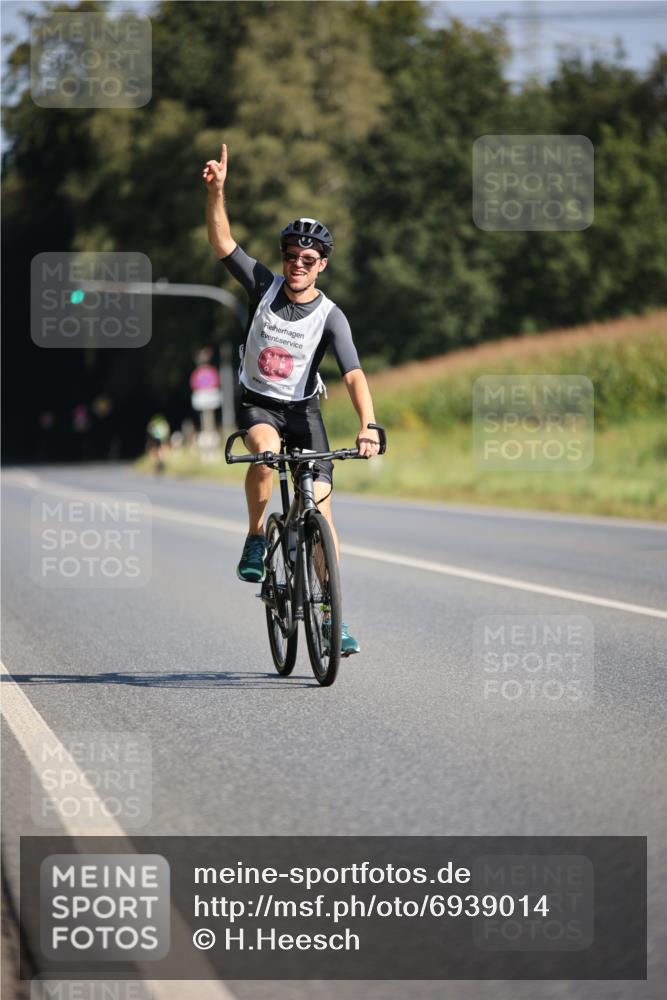 01.09.2024 - 17. Tribühne Triathlon H.Heesch http://msf.ph/oto/6939014 01.09.2024 10:28:38 Radfahren 153, 156, 256 meine-sportfotos.de