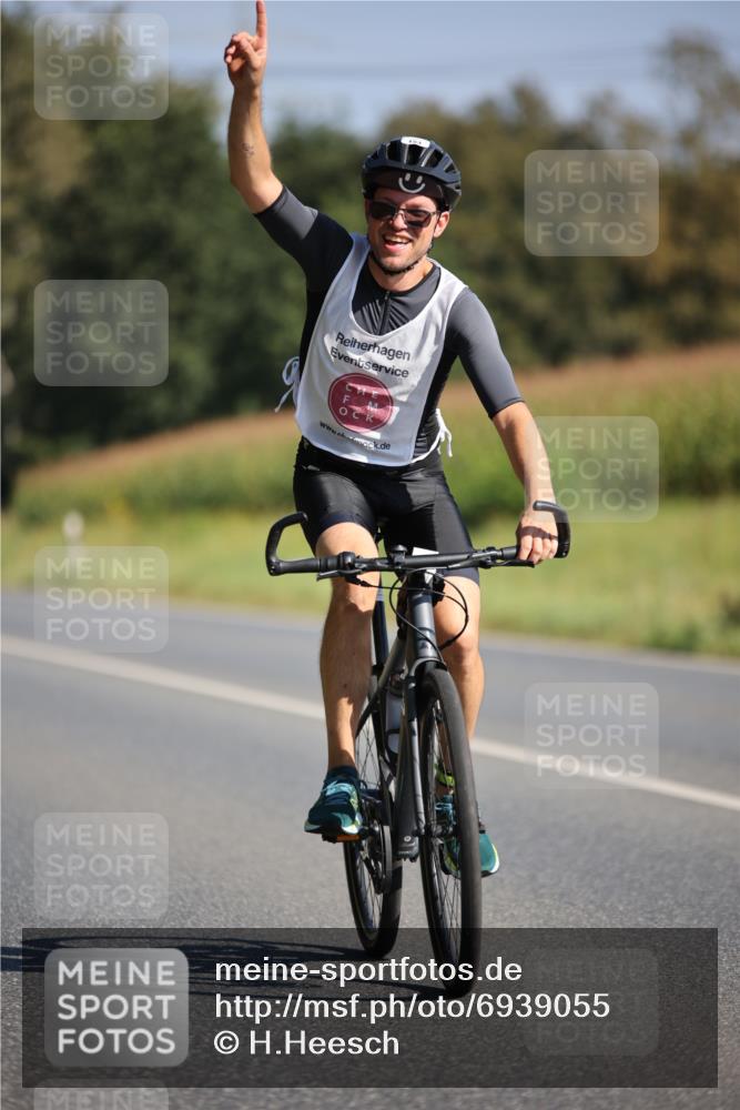 01.09.2024 - 17. Tribühne Triathlon H.Heesch http://msf.ph/oto/6939055 01.09.2024 10:28:39 Radfahren 153, 156, 256 meine-sportfotos.de