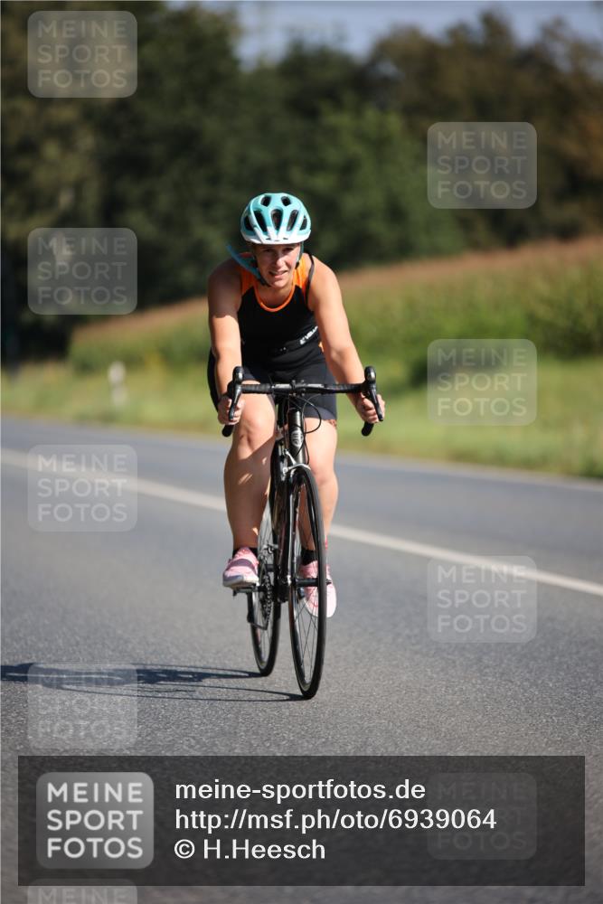 01.09.2024 - 17. Tribühne Triathlon H.Heesch http://msf.ph/oto/6939064 01.09.2024 10:28:44 Radfahren 156, 256, 285, 1065 meine-sportfotos.de