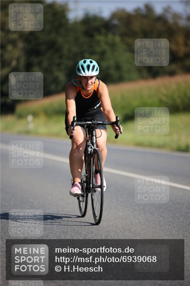 01.09.2024 - 17. Tribühne Triathlon H.Heesch http://msf.ph/oto/6939068 01.09.2024 10:28:44 Radfahren 156, 256, 285, 1065 meine-sportfotos.de