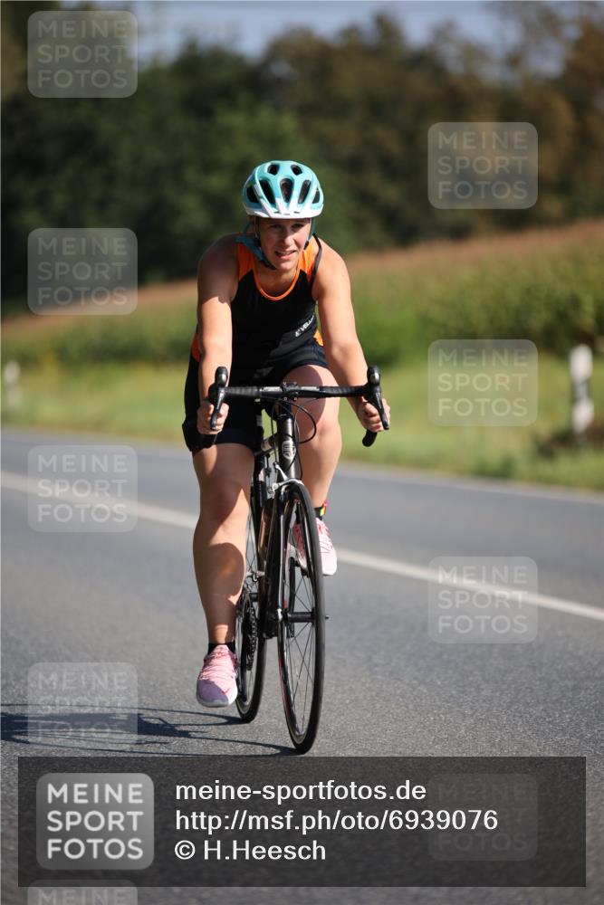 01.09.2024 - 17. Tribühne Triathlon H.Heesch http://msf.ph/oto/6939076 01.09.2024 10:28:45 Radfahren 156, 256, 285, 1065 meine-sportfotos.de