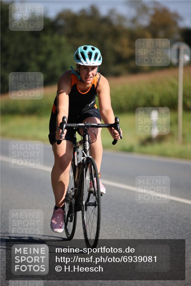 01.09.2024 - 17. Tribühne Triathlon H.Heesch http://msf.ph/oto/6939081 01.09.2024 10:28:45 Radfahren 156, 256, 285, 1065 meine-sportfotos.de