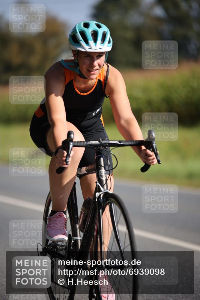 01.09.2024 - 17. Tribühne Triathlon H.Heesch http://msf.ph/oto/6939098 01.09.2024 10:28:45 Radfahren 156, 256, 285, 1065 meine-sportfotos.de