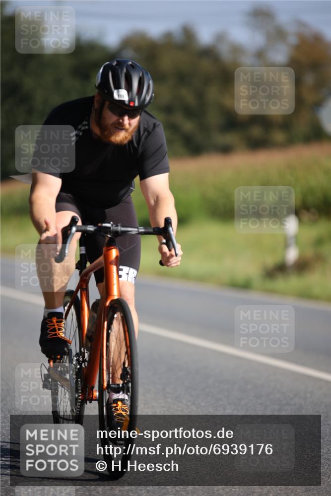 01.09.2024 - 17. Tribühne Triathlon H.Heesch http://msf.ph/oto/6939176 01.09.2024 10:29:33 Radfahren 155, 253, 264 meine-sportfotos.de