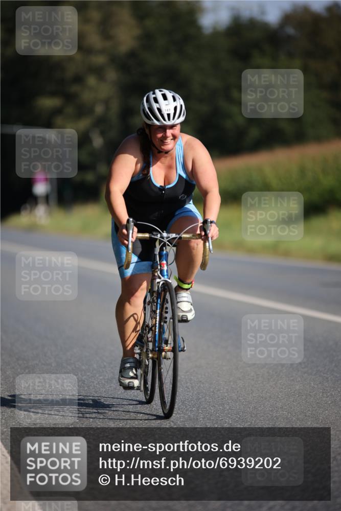 01.09.2024 - 17. Tribühne Triathlon H.Heesch http://msf.ph/oto/6939202 01.09.2024 10:29:55 Radfahren 147, 152, 181, 265, 277, 1070 meine-sportfotos.de