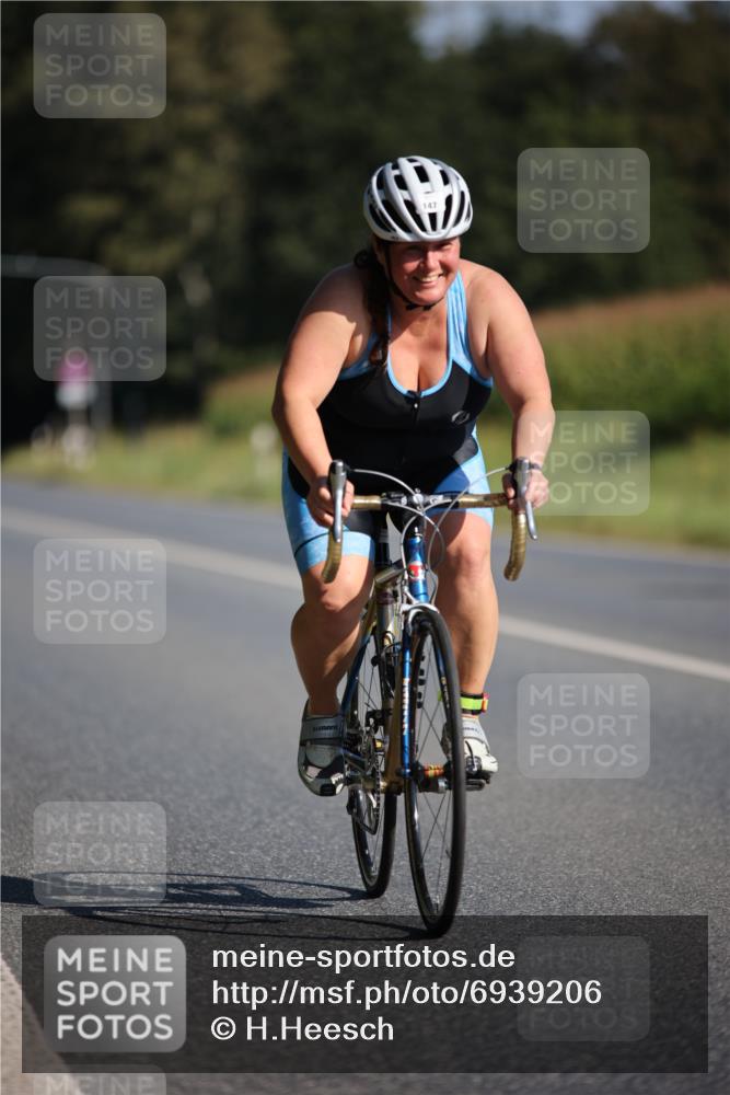 01.09.2024 - 17. Tribühne Triathlon H.Heesch http://msf.ph/oto/6939206 01.09.2024 10:29:55 Radfahren 147, 152, 181, 265, 277, 1070 meine-sportfotos.de