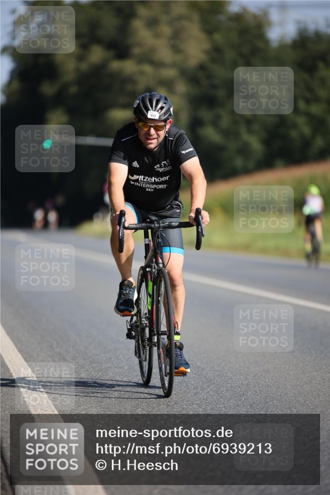 01.09.2024 - 17. Tribühne Triathlon H.Heesch http://msf.ph/oto/6939213 01.09.2024 10:29:57 Radfahren 147, 152, 181, 265, 277, 296, 1070 meine-sportfotos.de