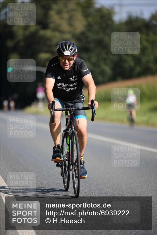 01.09.2024 - 17. Tribühne Triathlon H.Heesch http://msf.ph/oto/6939222 01.09.2024 10:29:57 Radfahren 147, 152, 181, 265, 277, 296, 1070 meine-sportfotos.de