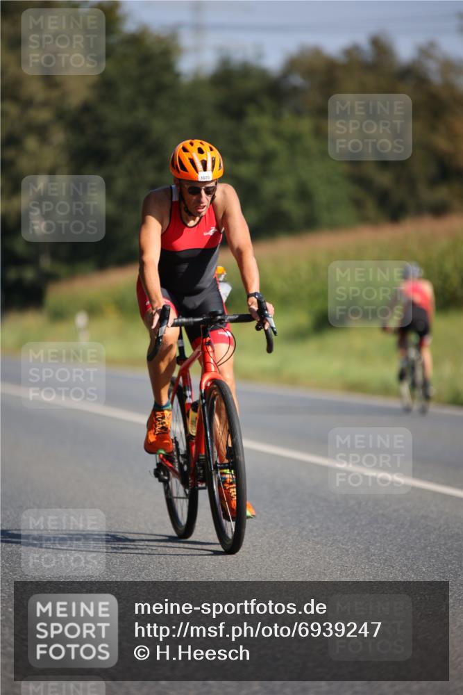 01.09.2024 - 17. Tribühne Triathlon H.Heesch http://msf.ph/oto/6939247 01.09.2024 10:30:04 Radfahren 277, 296, 1070 meine-sportfotos.de