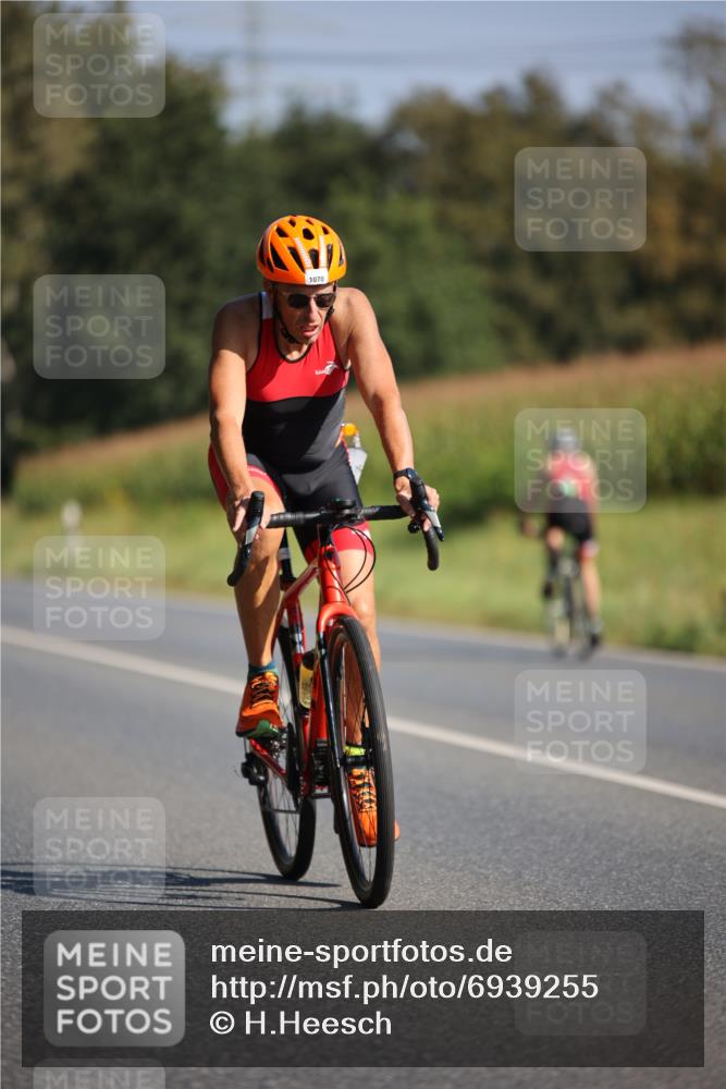01.09.2024 - 17. Tribühne Triathlon H.Heesch http://msf.ph/oto/6939255 01.09.2024 10:30:04 Radfahren 277, 296, 1070 meine-sportfotos.de