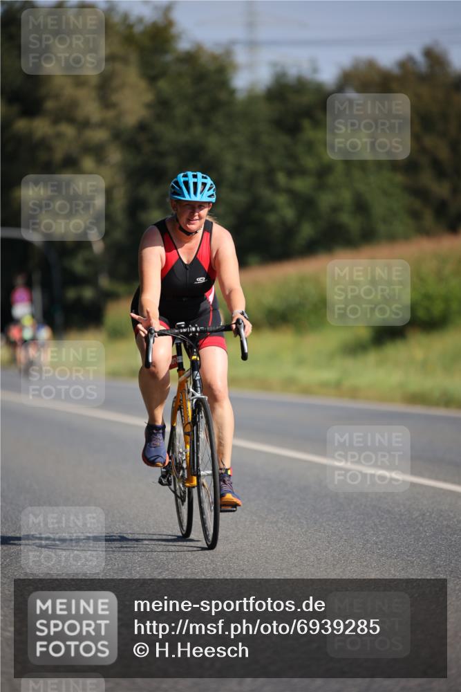 01.09.2024 - 17. Tribühne Triathlon H.Heesch http://msf.ph/oto/6939285 01.09.2024 10:30:14 Radfahren 1074 meine-sportfotos.de