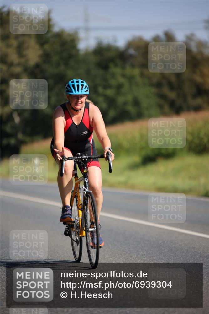 01.09.2024 - 17. Tribühne Triathlon H.Heesch http://msf.ph/oto/6939304 01.09.2024 10:30:14 Radfahren 1074 meine-sportfotos.de