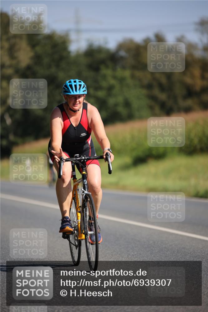 01.09.2024 - 17. Tribühne Triathlon H.Heesch http://msf.ph/oto/6939307 01.09.2024 10:30:14 Radfahren 1074 meine-sportfotos.de