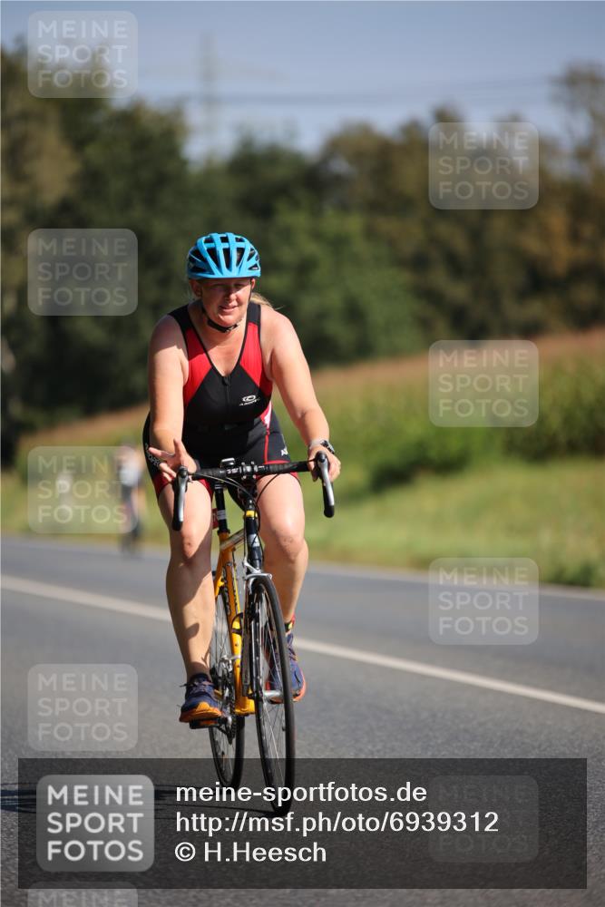 01.09.2024 - 17. Tribühne Triathlon H.Heesch http://msf.ph/oto/6939312 01.09.2024 10:30:14 Radfahren 1074 meine-sportfotos.de