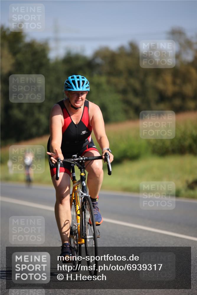 01.09.2024 - 17. Tribühne Triathlon H.Heesch http://msf.ph/oto/6939317 01.09.2024 10:30:14 Radfahren 1074 meine-sportfotos.de