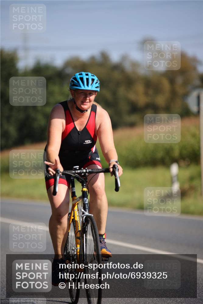 01.09.2024 - 17. Tribühne Triathlon H.Heesch http://msf.ph/oto/6939325 01.09.2024 10:30:15 Radfahren 1074 meine-sportfotos.de