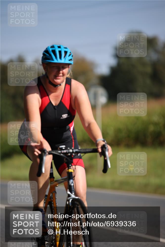 01.09.2024 - 17. Tribühne Triathlon H.Heesch http://msf.ph/oto/6939336 01.09.2024 10:30:15 Radfahren 1074 meine-sportfotos.de