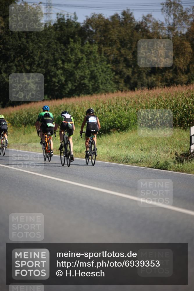 01.09.2024 - 17. Tribühne Triathlon H.Heesch http://msf.ph/oto/6939353 01.09.2024 10:30:44 Radfahren 150, 186, 200, 220, 247, 267, 292 meine-sportfotos.de