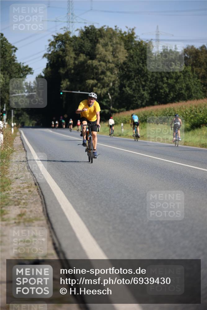 01.09.2024 - 17. Tribühne Triathlon H.Heesch http://msf.ph/oto/6939430 01.09.2024 10:30:59 Radfahren 213, 231, 272, 293, 297, 1071 meine-sportfotos.de