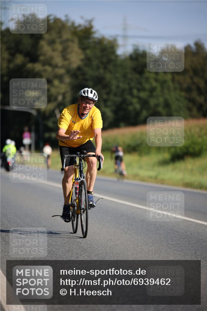 01.09.2024 - 17. Tribühne Triathlon H.Heesch http://msf.ph/oto/6939462 01.09.2024 10:31:00 Radfahren 213, 231, 272, 297, 1071 meine-sportfotos.de