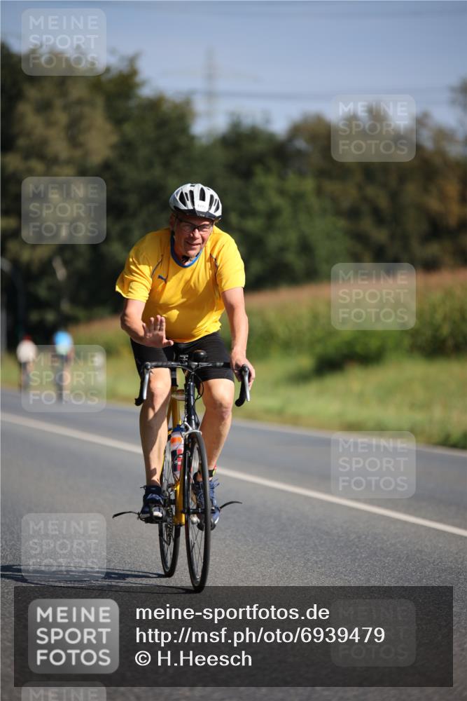 01.09.2024 - 17. Tribühne Triathlon H.Heesch http://msf.ph/oto/6939479 01.09.2024 10:31:01 Radfahren 213, 231, 272, 1071 meine-sportfotos.de