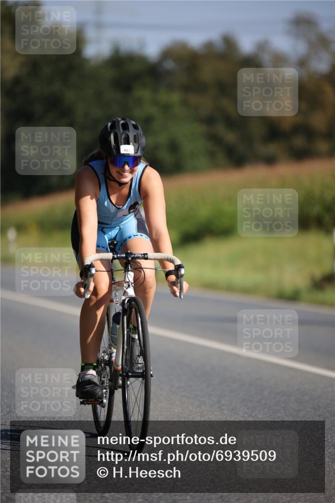 01.09.2024 - 17. Tribühne Triathlon H.Heesch http://msf.ph/oto/6939509 01.09.2024 10:31:33 Radfahren 162, 198, 210, 289, 303 meine-sportfotos.de