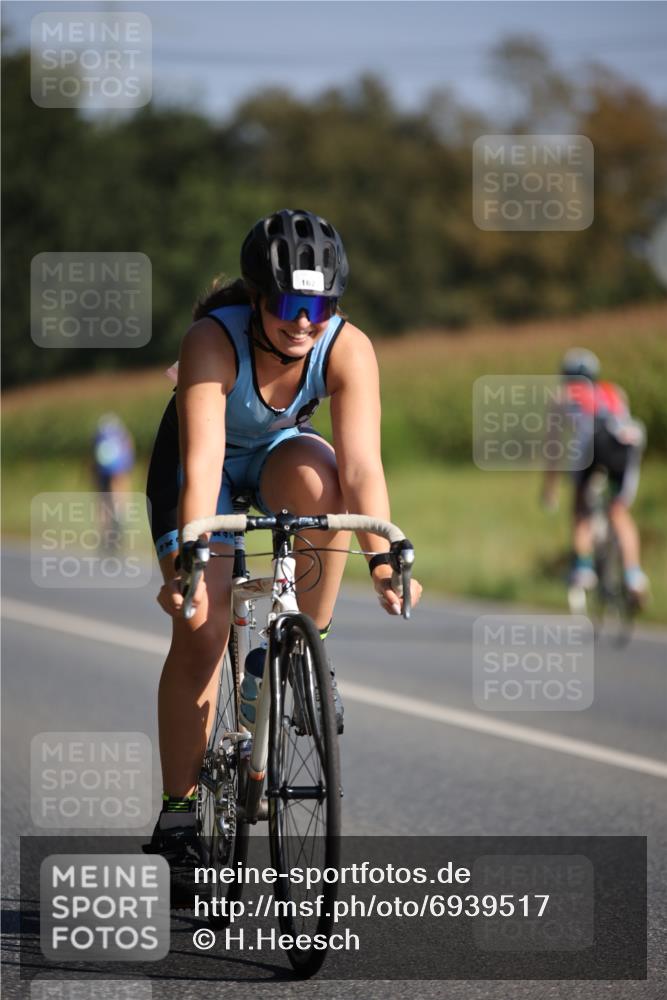 01.09.2024 - 17. Tribühne Triathlon H.Heesch http://msf.ph/oto/6939517 01.09.2024 10:31:33 Radfahren 162, 198, 210, 289, 303 meine-sportfotos.de