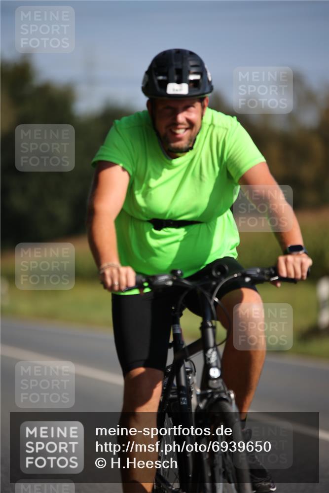 01.09.2024 - 17. Tribühne Triathlon H.Heesch http://msf.ph/oto/6939650 01.09.2024 10:32:14 Radfahren 140, 167, 211, 221, 228 meine-sportfotos.de